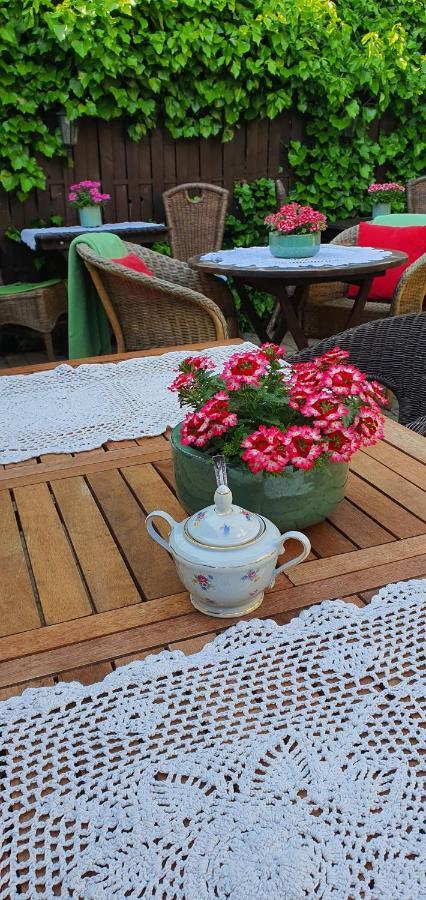 Babie Lato B&B Uniejow Dış mekan fotoğraf